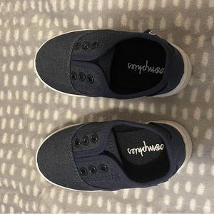 Oomphies toddler shoes size 6